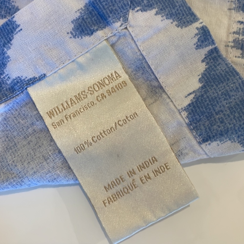 Williams Sonoma blue and white chevron table linens/napkins 8count - Picture 2 of 3